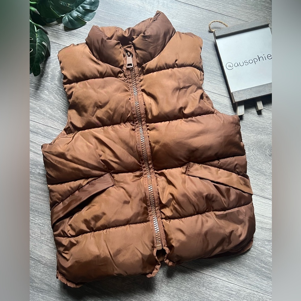 H&M Kids Chocolate Brown Puffer Vest. Size 6-8Y